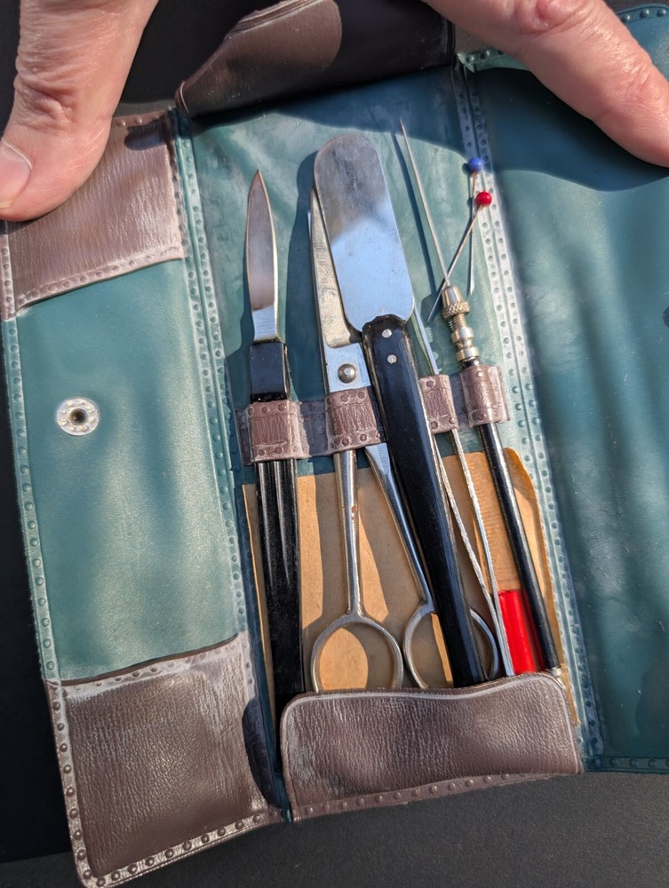 1960 era dissecting kit with closable plastic case