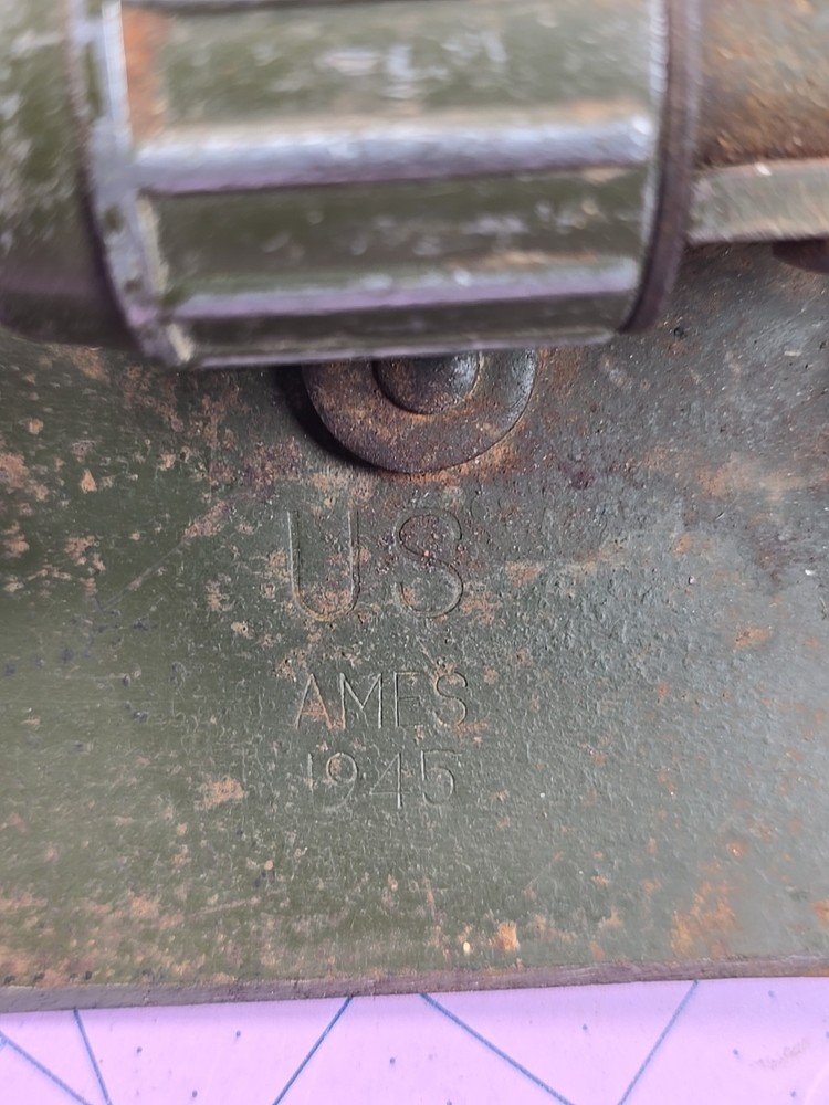 ORIGINAL WWII US ARMY M1943 COMBAT FIELD FOLDING SHOVEL - DATED 1945 AMES