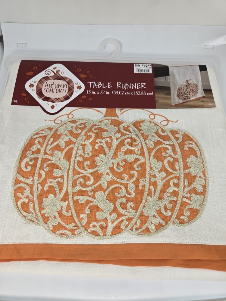 NEW Autum Comforts Fall Table Runner Pumpkin Accents