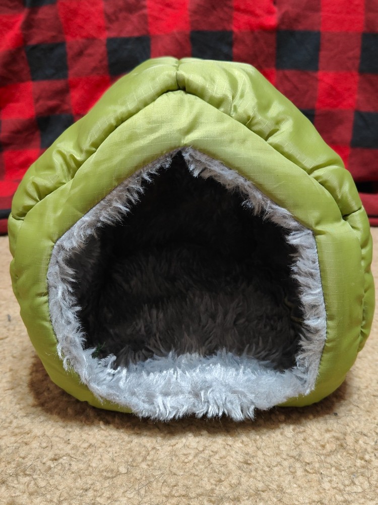 Frisco Forest Plush Small Pet House, Green