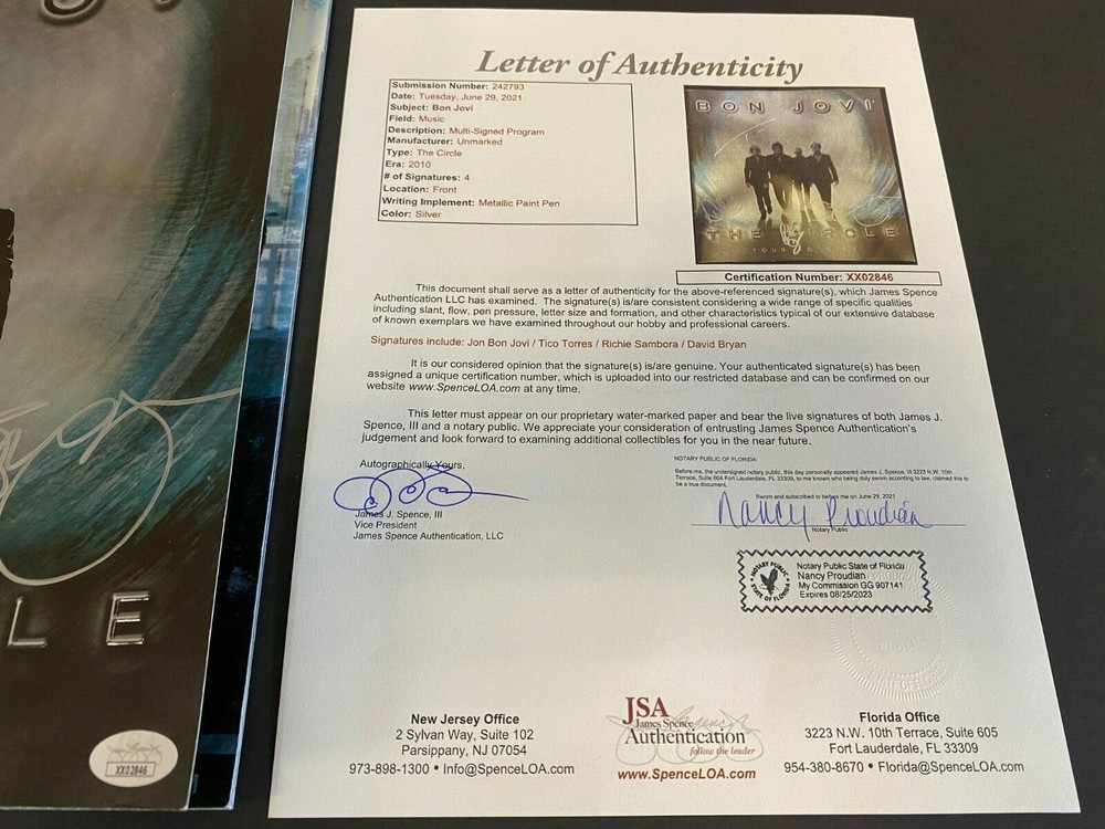 2010-11 BON JOVI THE CIRCLE CONCERT TOUR PROGRAM GROUP SIGNED JSA/COA MS 72121