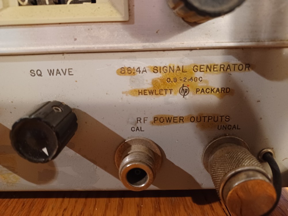 Hewlett Packard 8614A Signal Generator