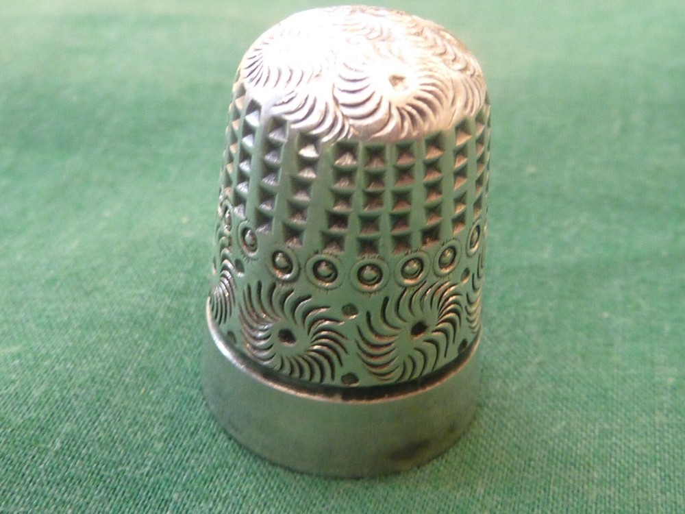 VINTAGE BIRMINGHAM WJM & CO SILVER THIMBLE