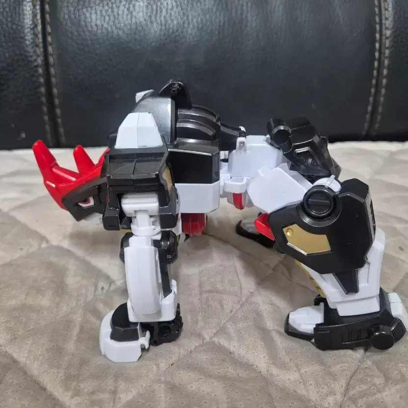 Mini Special Force Animaltron Kora Robot with Weapons