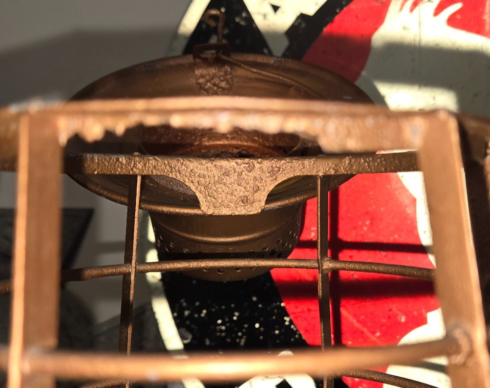 DELAWARE & HUDSON RR LANTERN WITH TALL CLEAR CAST D & H SCRIPT LOGO GLOBE