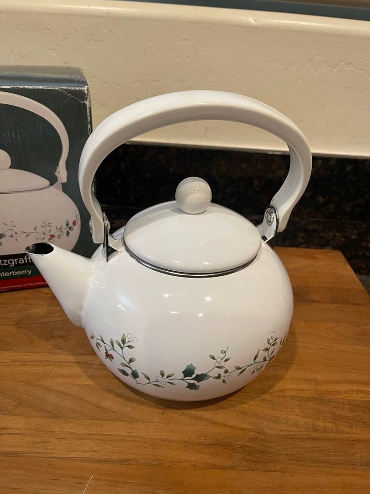 Pfaltzgraff Winterberry White 3-Quart Enamel Tea Kettle