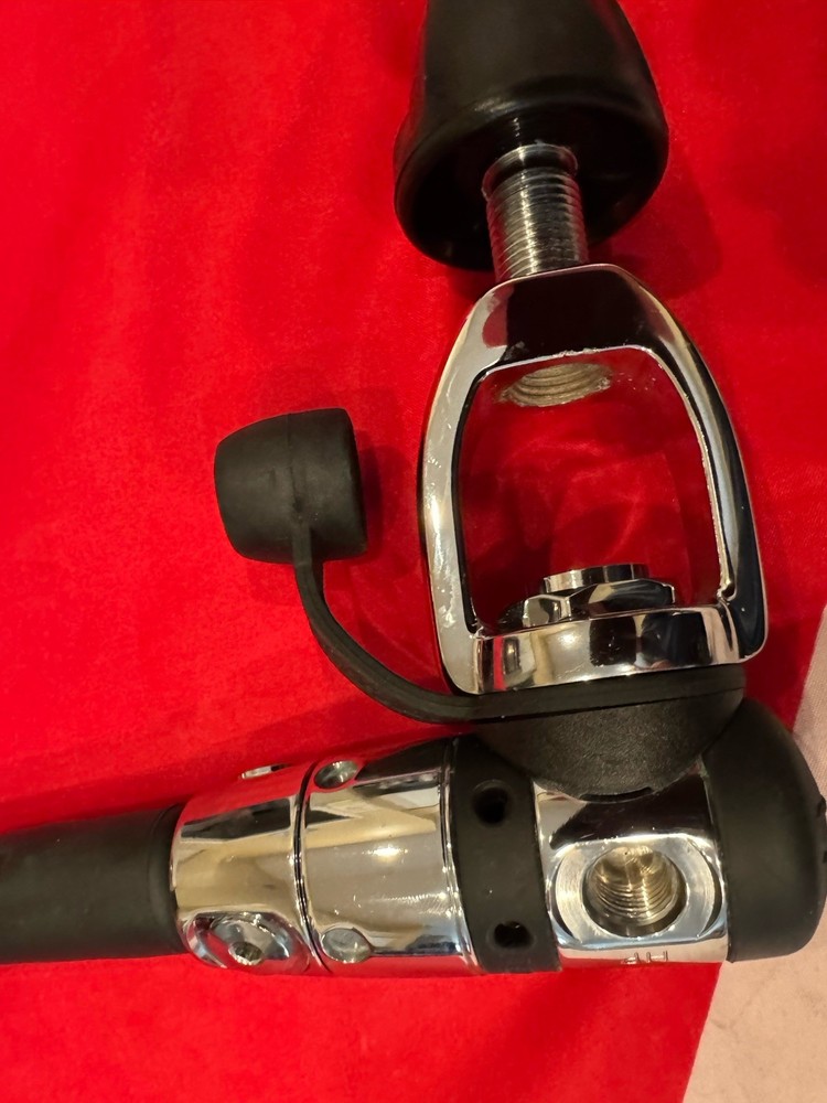 ATOMIC AQUATICS B2 SOLID BLACK EDITION REGULATOR LOOKS LIKE NEVER WET!