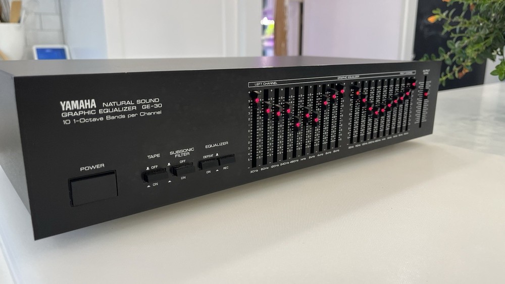 YAMAHA GE-30 FREQUENCY EQUALIZER perfect working 120v