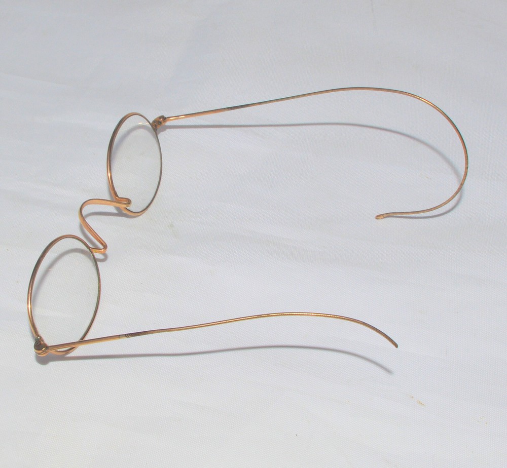4 x vintage spectacles.