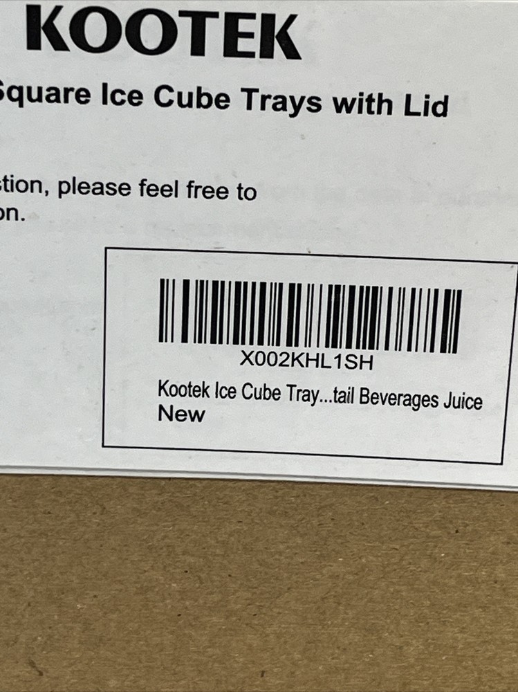 Ice Cube Trays 2 Pack Square Ice Cube Molds With Lids.NIB