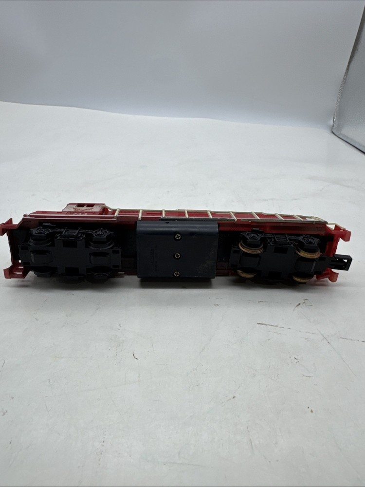 Lifelike G M & O HO Scale Engine(Red)