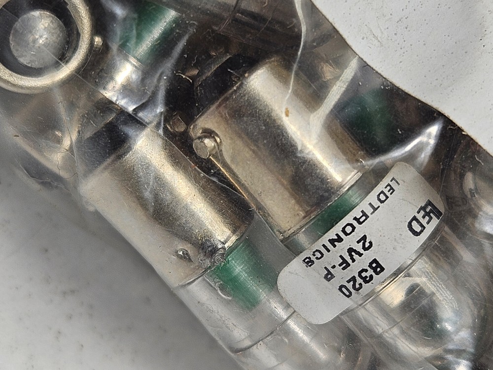 5980-01-357-2212 Light Emitting Diode B320CWPG5-2V-40-P ( 1 unit )