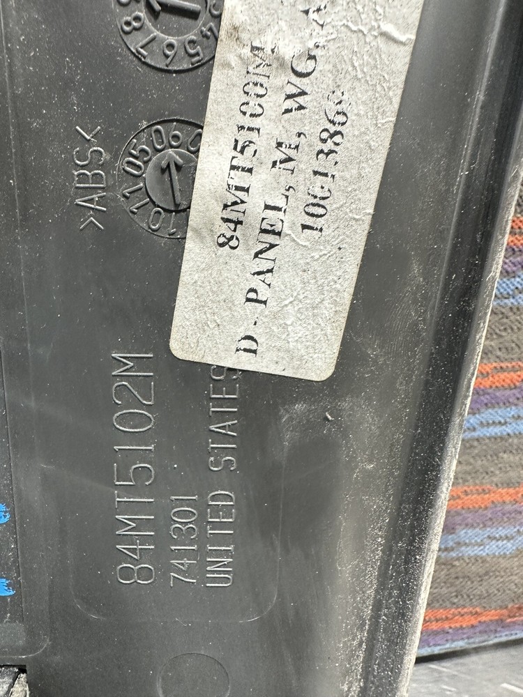 Mack CXU613 SWITCH PANEL Dash Panel - Used | P/N 84MT5102M