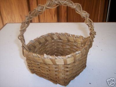 Diamond shaped wreath handled gift basket PATTERN