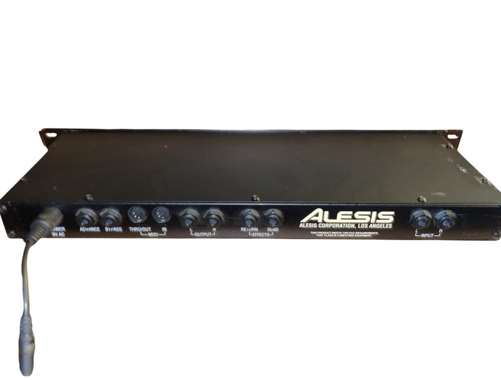 Alesis QuadraVerb GT Rack Mount Guitar Multi Effects Processor w/power Adapter