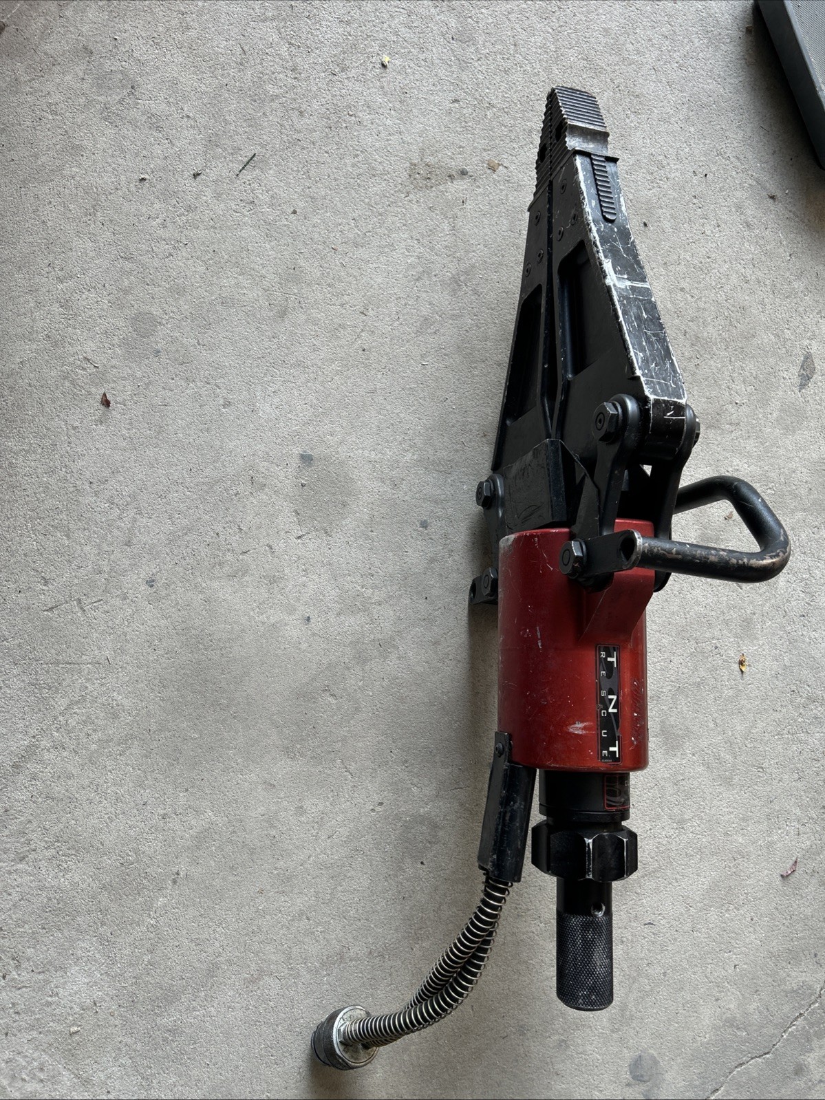 TNT Rescue S-200-28 high pressure spreader Jaws Of Life