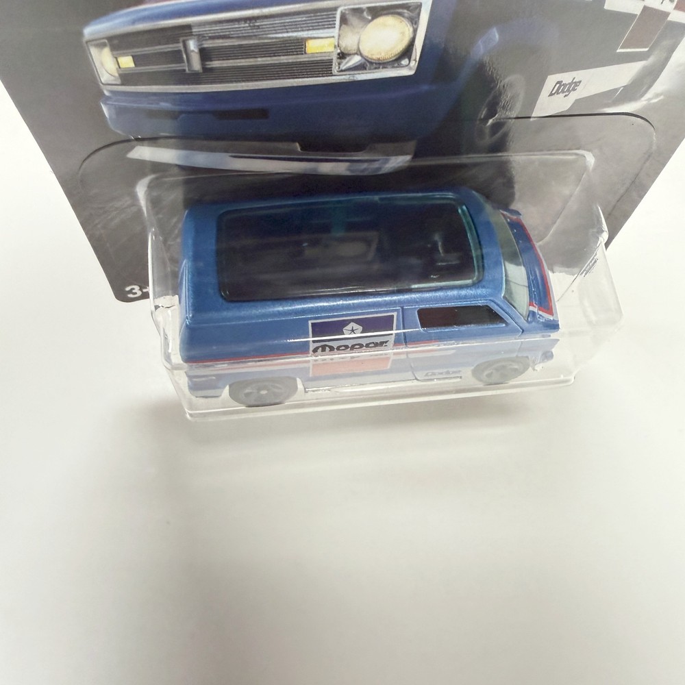 Hot Wheels Mopar Series Custom '77 Dodge Van