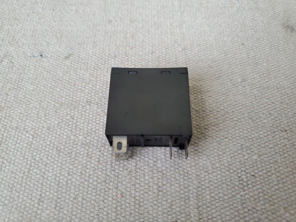 OMRON G3RD-X02SN SOLID STATE RELAY 2AMP 50VDC 24VDC 4 BLADE