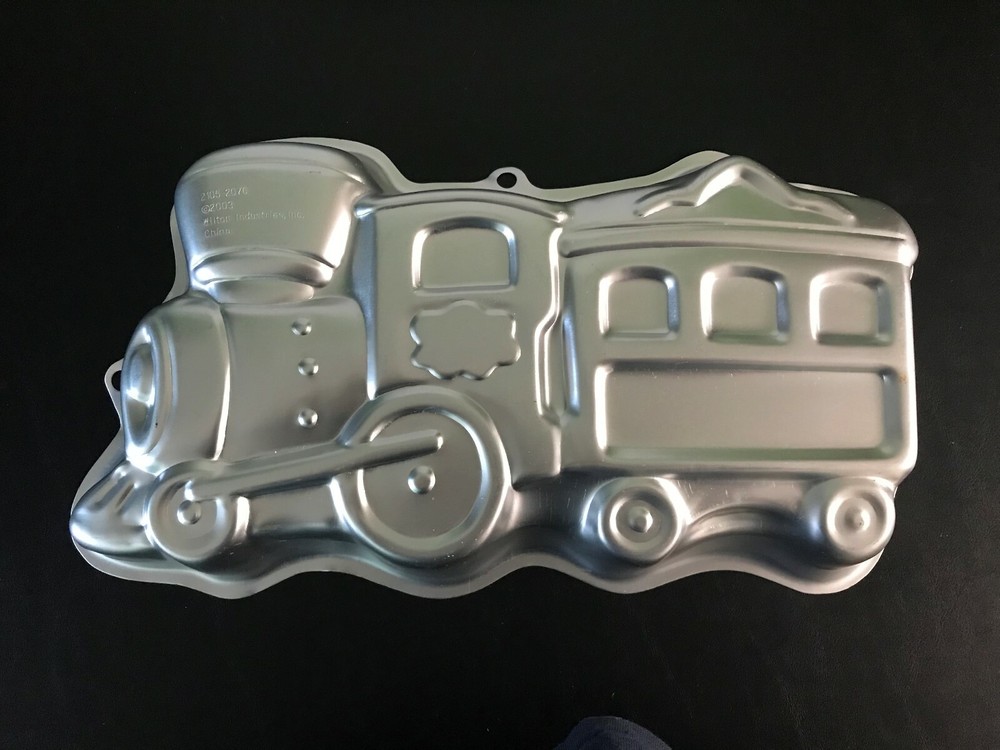 Train Cake Pan 2003 Wilton 2105-2076
