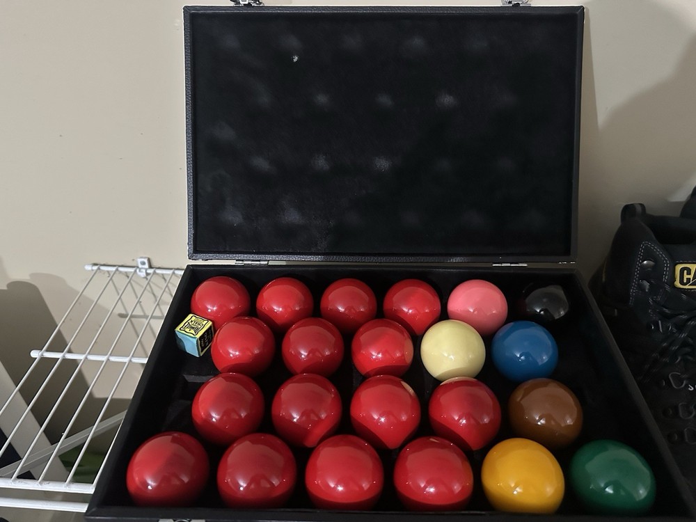 Complete Snooker Billiard Ball Set with Case
