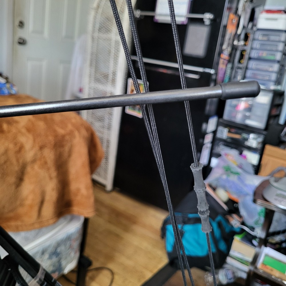 Daisy Youth Archery Compound Bow & 4 Arrows & Quiver (2 Round Tips/2 Sharp Tips)