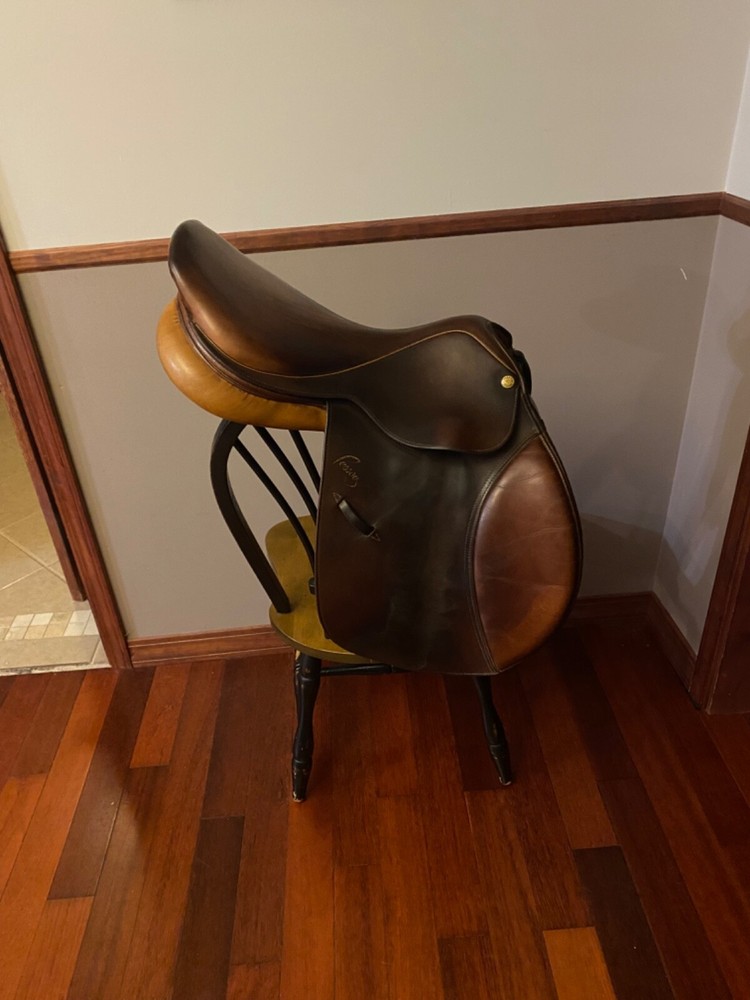 Pessoa A/O Saddle. Jumping saddle. Size 16.5 Medium Tree