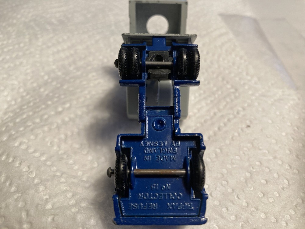 Matchbox Lesney Garbage Truck NO 15 with Hole