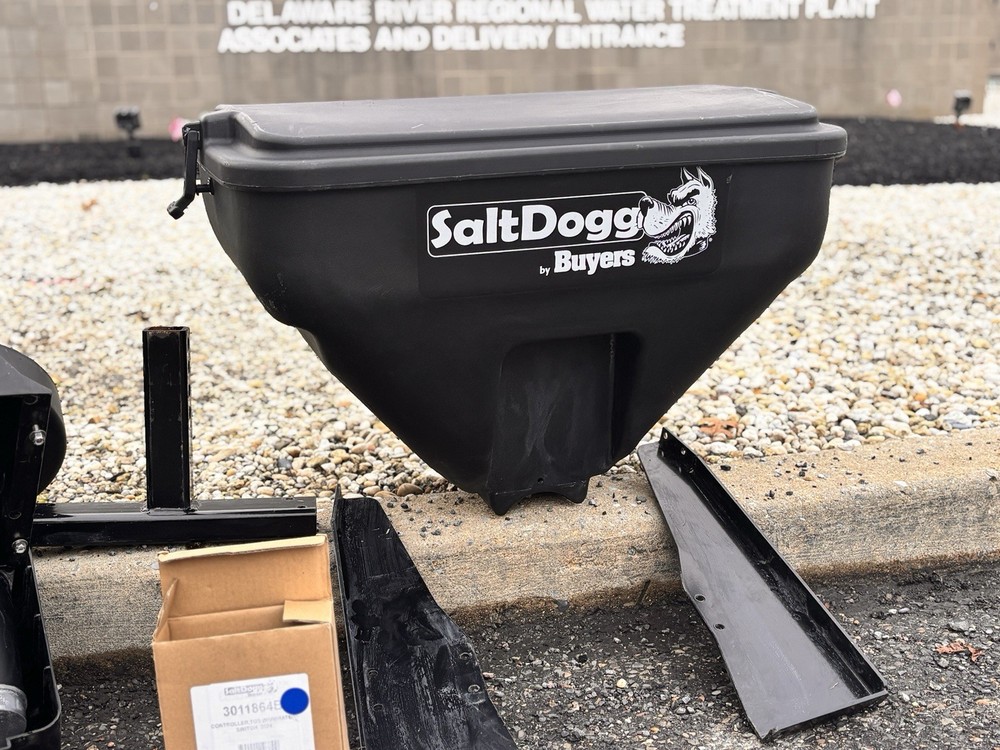 salt dogg complete spreader And Controller