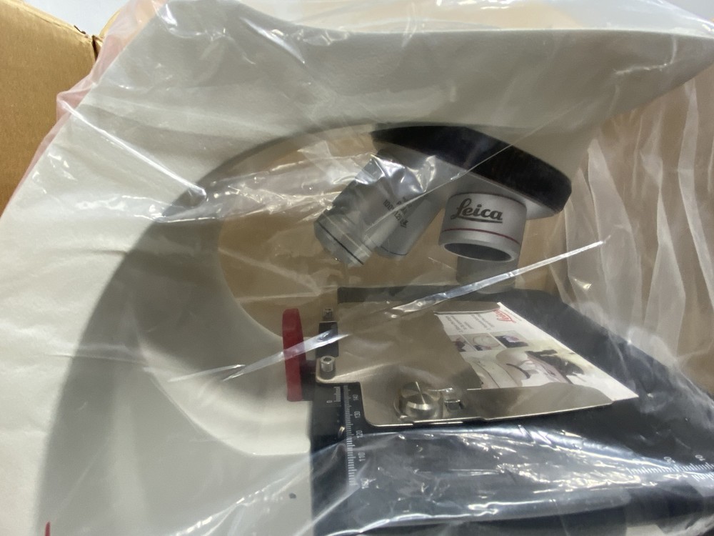 Leica DM500 Binocular Microscope