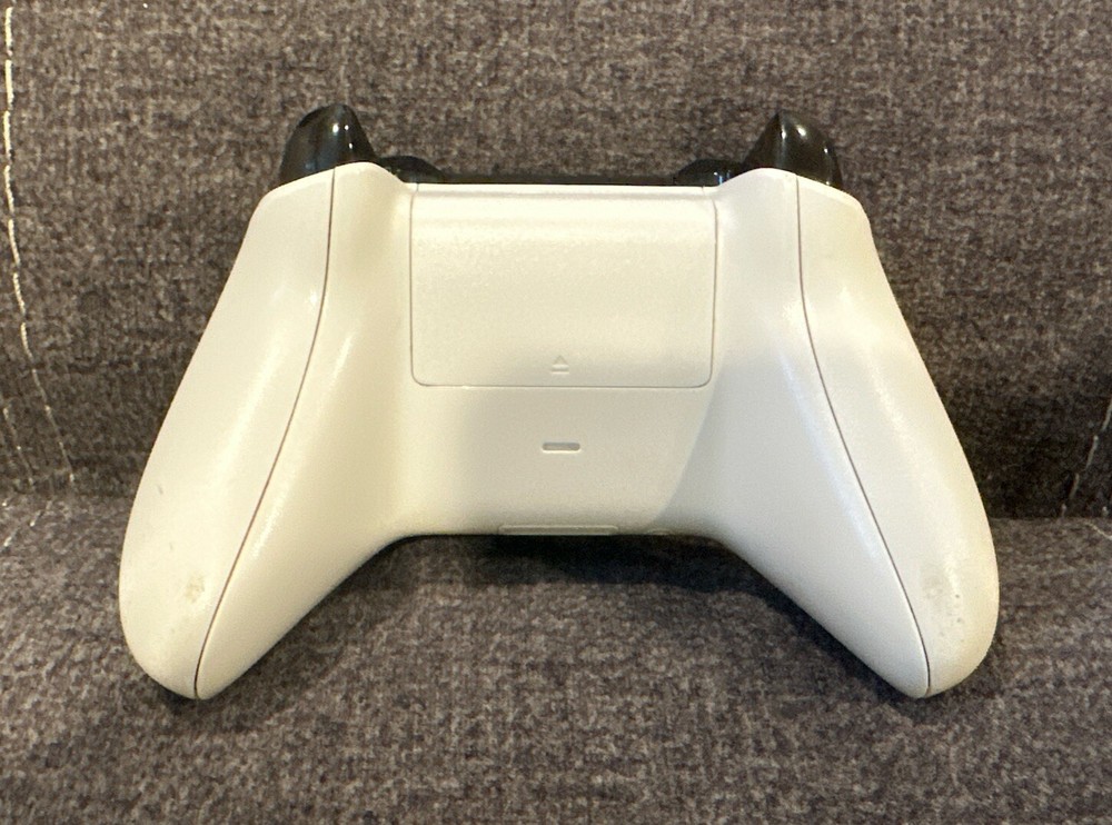 Official Microsoft Xbox One Wireless White Controller! Works Great! Authentic!