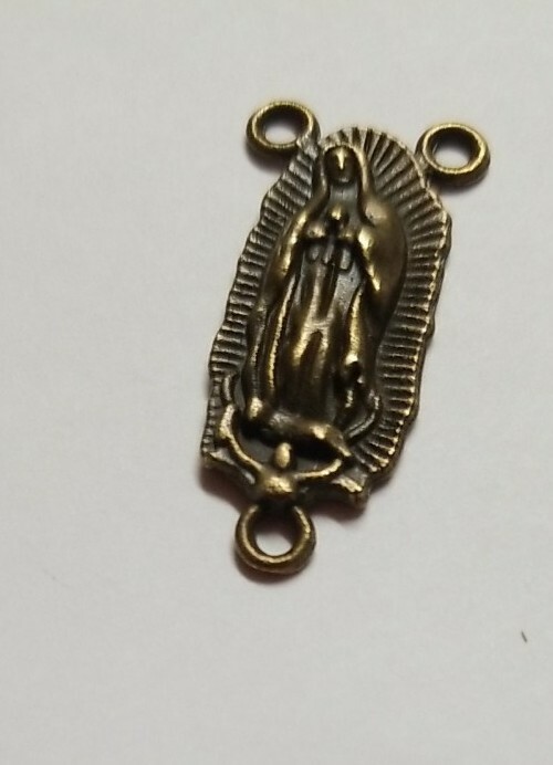 20 Rosary Centers Make Rosaries Part Centerpieces