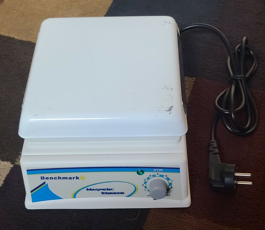 Benchmark Scientific H4000-S-E Magnetic Stirrer. USED