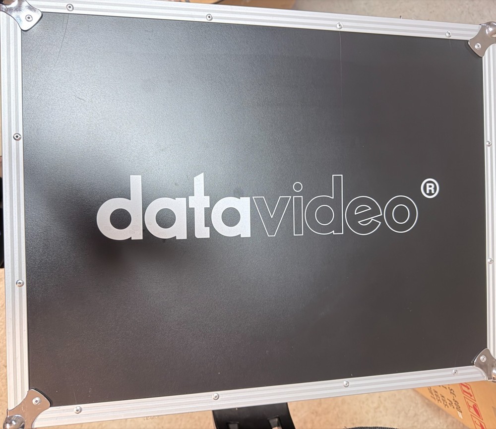 Data Video SE-800 Digital Video Switcher 4 Channel With Case