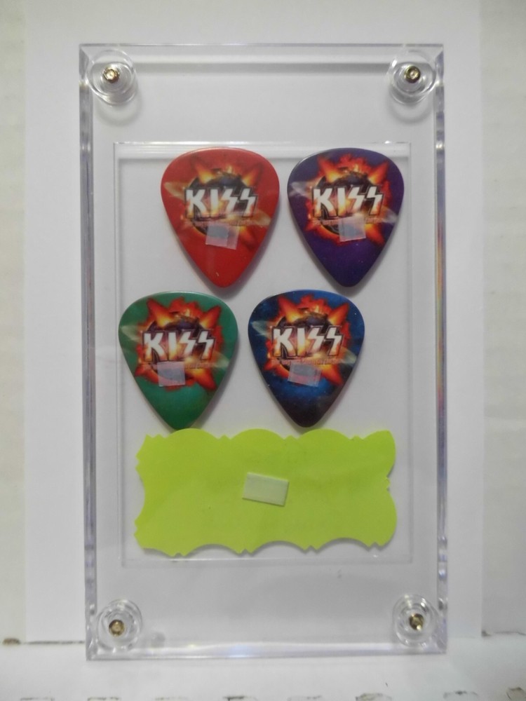 KISS "HOTTEST SHOW ON EARTH" 2011 GUITAR PICKS IN CASE~READ DESCRIPTION#78