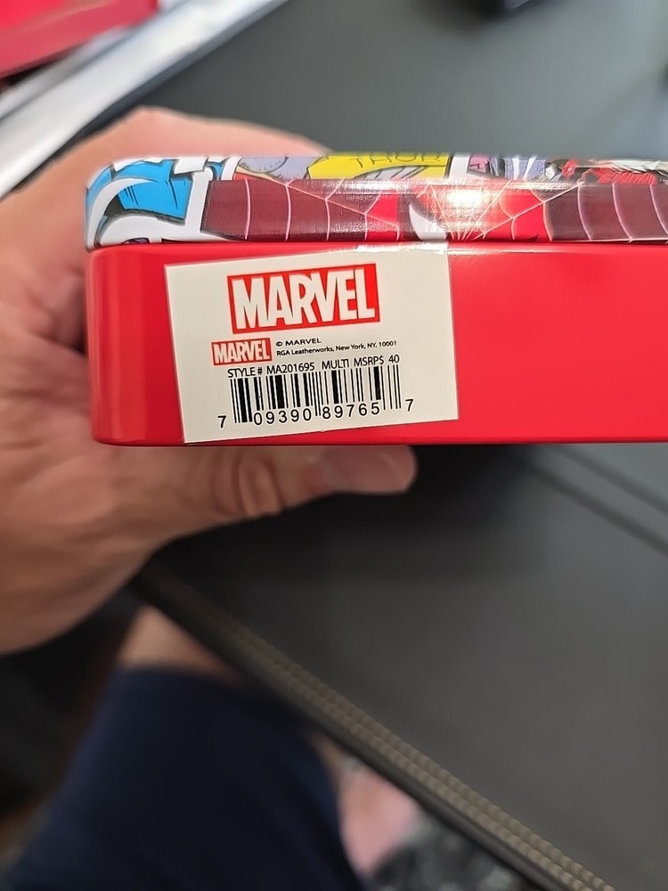 Marvel Limited Edition Comic Tin Box With Captain America Wallett