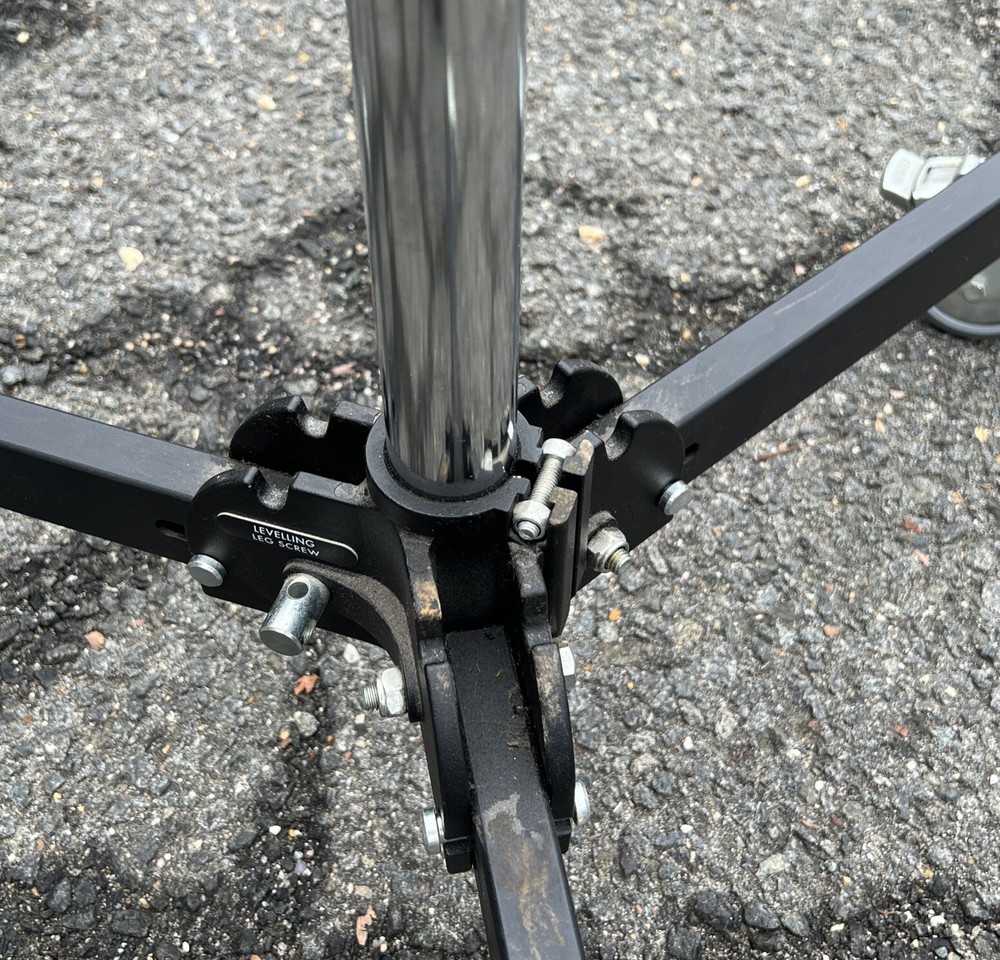 Avenger A660 Roller Folding Base Stand with Braked Wheels (Chrome)
