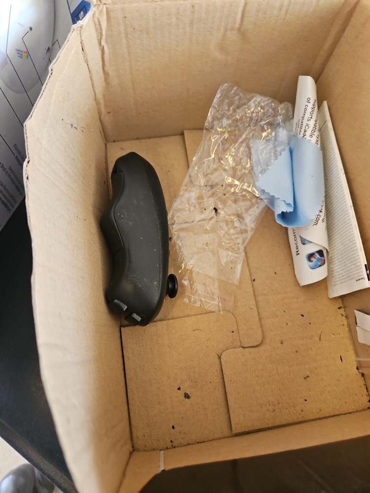 Utopia 360 Universal Virtual Reality Headset W/ Bluetooth Controller .