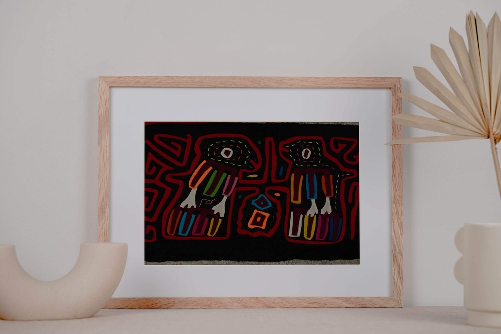 Classic Black And Red Bird Mola