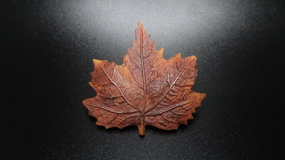 Vintage Maple Leaf Pin 4cm BB1