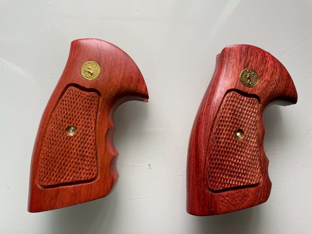 New Grips For Colt Python grips (I, E fr ame), Checkered Hard wood