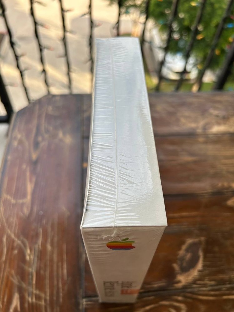 Vintage Apple Remote Access Server Network Software For Macintosh. 1993 year