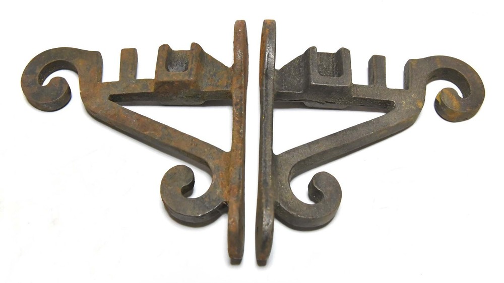 VINTAGE UNIQUE CAST IRON WALL MOUNT SHELF BRACKET BRACES