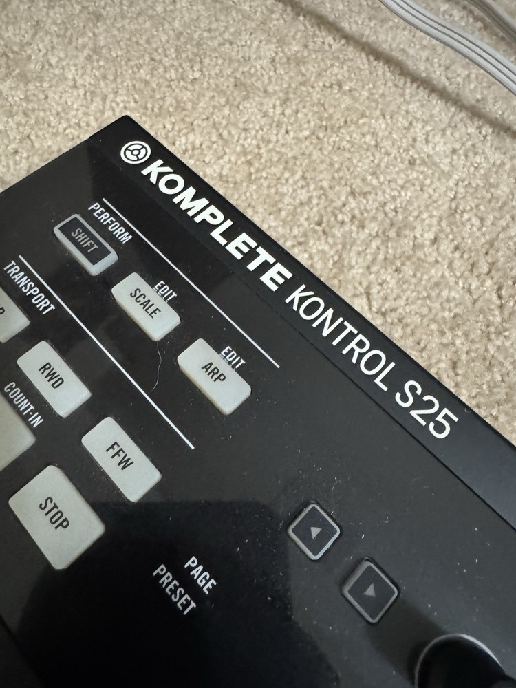 Native Instruments Komplete Kontrol S25 Semi-Weighted Keyboard Controller