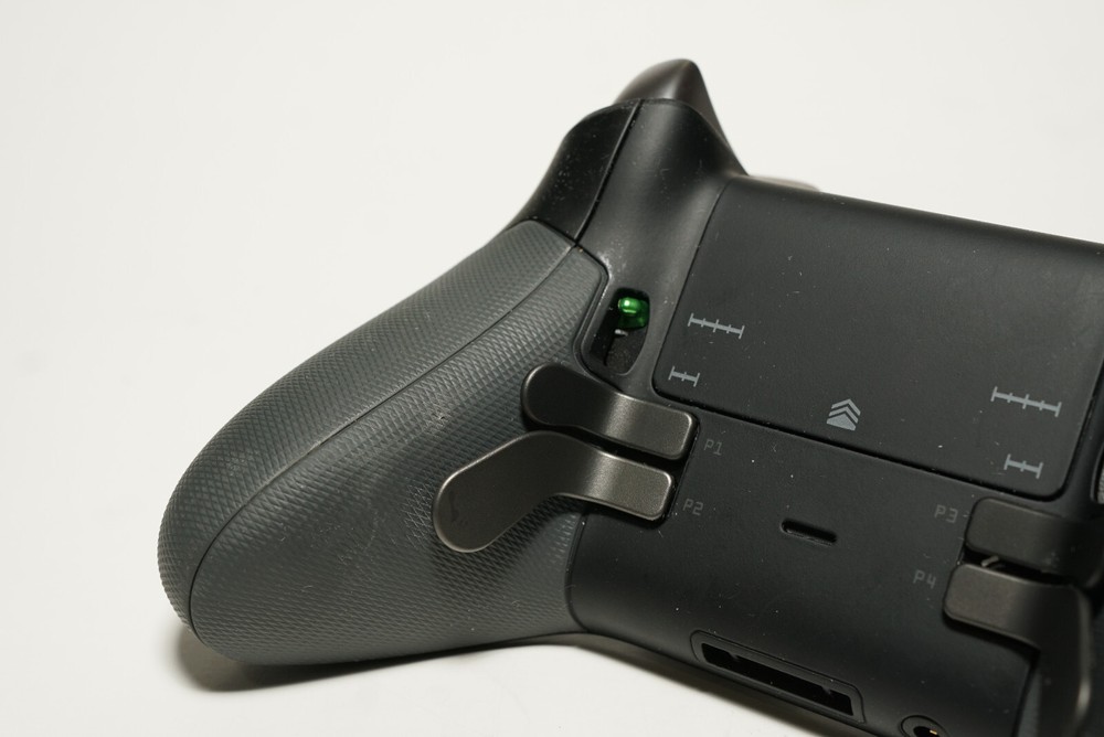 [EXEC] Microsoft Xbox One Elite 1698 Series 1 Controller Black Bluetooth Battery