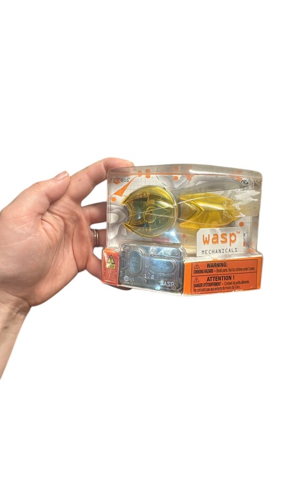Hexbug Micro Robotic Creatures Wasp Mechanicals Yellow R/C Remote Controlled New