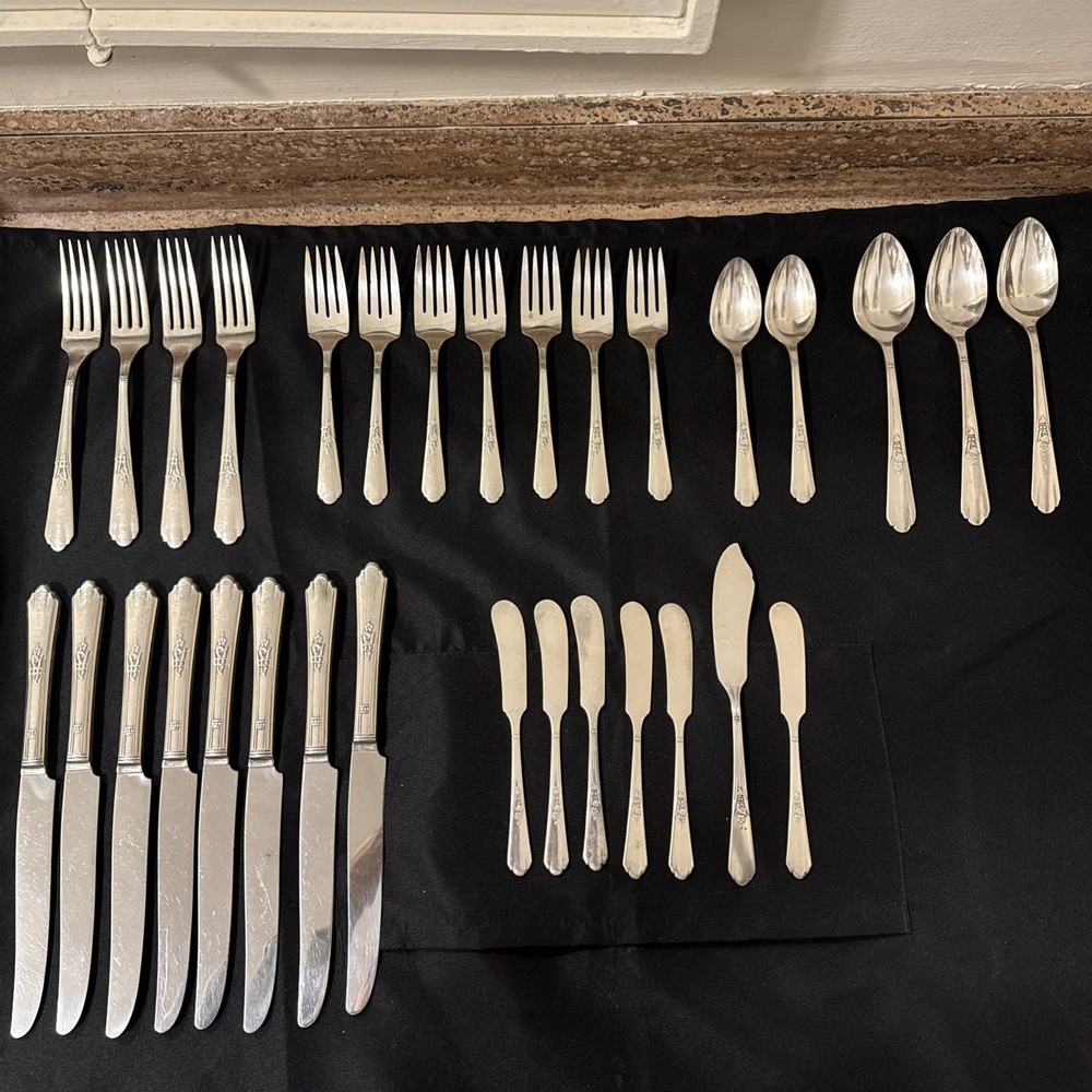 Encore (silver plate 1934) By Oneida 31 Pieces