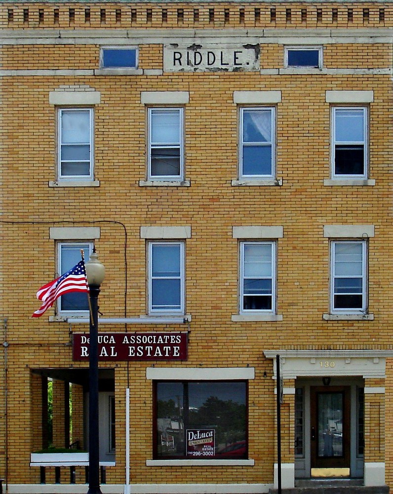 TRACKSIDEFLATS #164 HO scale RIDDLE BUILDING