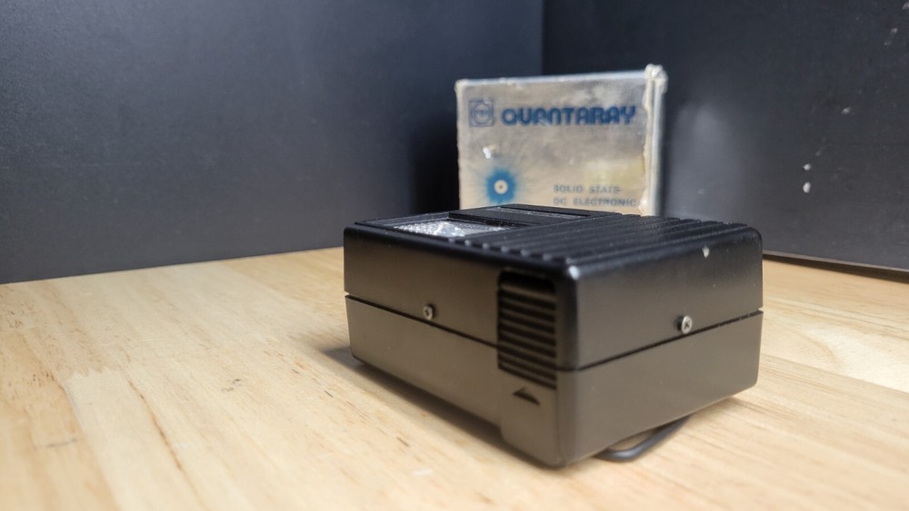 Vintage Quanatray Mini II Solid State DC Electronic Flash Unit with Original Box