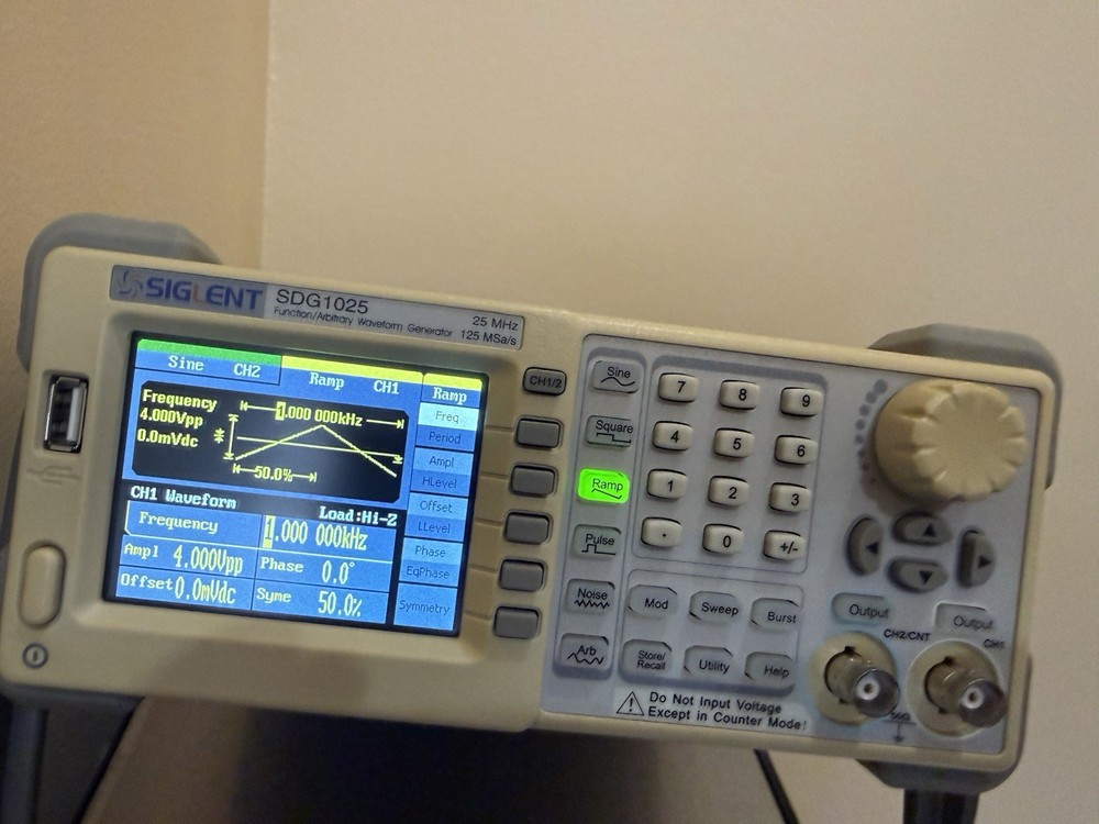 SIGLENT (SDG1025) 25MHz Function/Arbitrary Waveform Generator -125 MSA/S