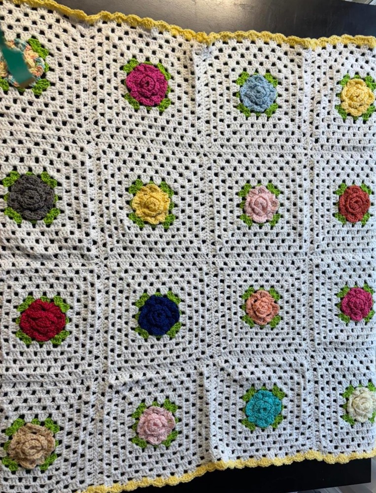 Handmade Crocheted Floral Pattern Throw Quilt Blanket 41”x41”